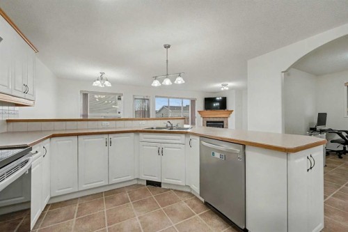 12 Tarawood Grove Ne, Calgary, AB - Indoor Photo Showing Kitchen With Double Sink
