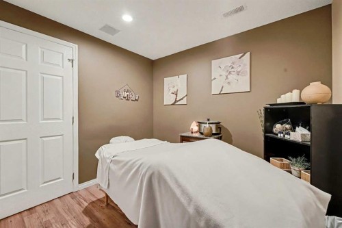 12 Tarawood Grove Ne, Calgary, AB - Indoor Photo Showing Bedroom