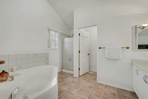 12 Tarawood Grove Ne, Calgary, AB - Indoor