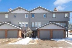 3-64 Woodacres Crescent SWCalgary, AB T2W 4V6