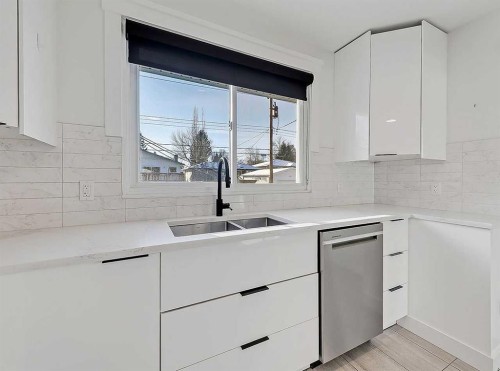23 Cambrian Drive Nw, Calgary, AB - Indoor Photo Showing Kitchen With Double Sink