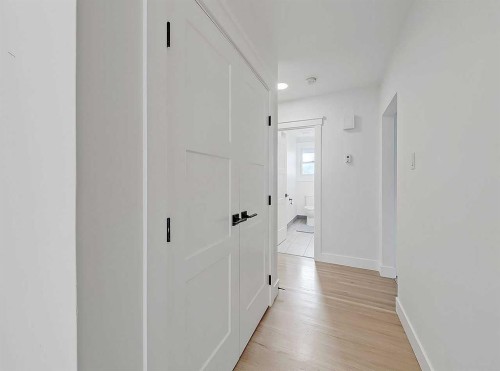 23 Cambrian Drive Nw, Calgary, AB - Indoor Photo Showing Other Room