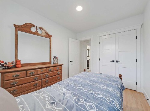 23 Cambrian Drive Nw, Calgary, AB - Indoor Photo Showing Bedroom