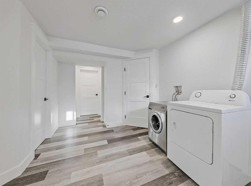 23 Cambrian Drive Nw, Calgary, AB - Indoor Photo Showing Laundry Room