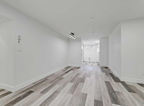23 Cambrian Drive Nw, Calgary, AB - Indoor Photo Showing Other Room
