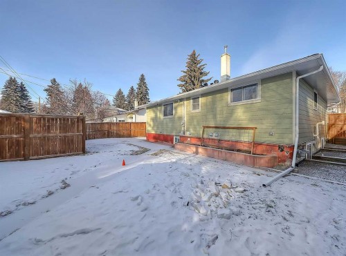 23 Cambrian Drive Nw, Calgary, AB - Outdoor