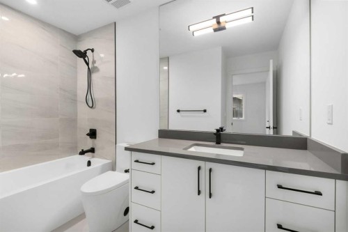 3719 14A Street Sw, Calgary, AB - Indoor Photo Showing Bathroom