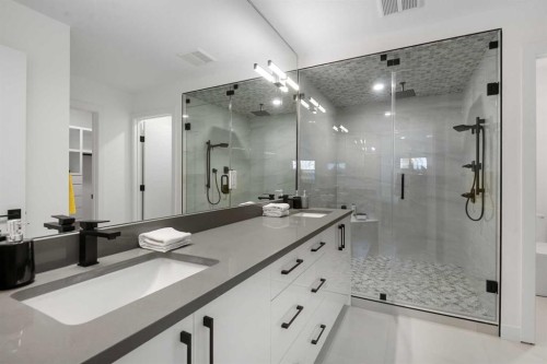 3719 14A Street Sw, Calgary, AB - Indoor Photo Showing Bathroom