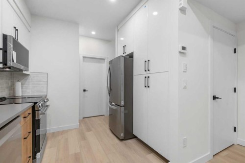 3719 14A Street Sw, Calgary, AB - Indoor Photo Showing Kitchen