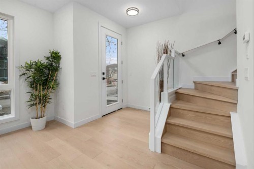 3719 14A Street Sw, Calgary, AB - Indoor Photo Showing Other Room