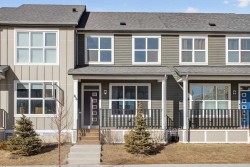 216 142 Avenue NW Calgary, AB T3P 0V7