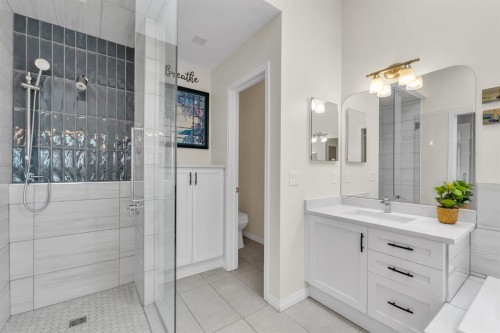 151 Hawkmere View, Chestermere, AB - Indoor Photo Showing Bathroom