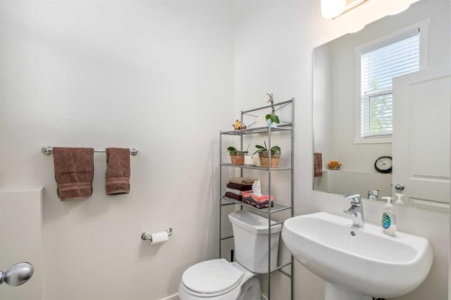 78 Livingston Gate Ne, Calgary, AB - Indoor Photo Showing Bathroom