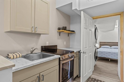808 Lawrence Grassi Ridge, Canmore, AB - Indoor Photo Showing Kitchen