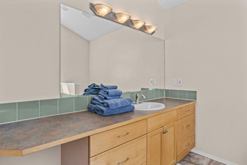 808 Lawrence Grassi Ridge, Canmore, AB - Indoor Photo Showing Bathroom