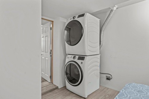 808 Lawrence Grassi Ridge, Canmore, AB - Indoor Photo Showing Laundry Room