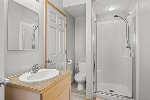 808 Lawrence Grassi Ridge, Canmore, AB - Indoor Photo Showing Bathroom