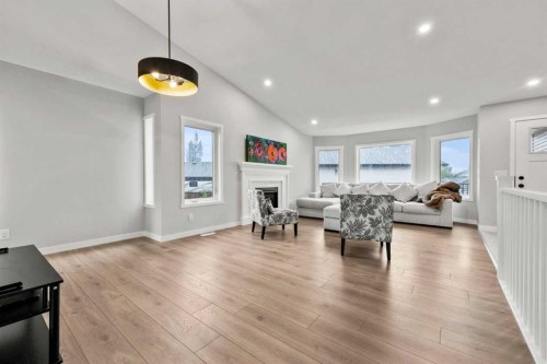 335 Sheep River Place, Okotoks, AB - Indoor Photo Showing Living Room