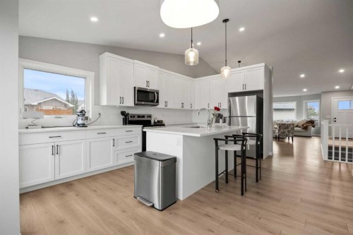 335 Sheep River Place, Okotoks, AB - Indoor Photo Showing Kitchen With Upgraded Kitchen