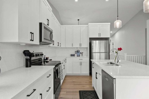 335 Sheep River Place, Okotoks, AB - Indoor Photo Showing Kitchen With Double Sink With Upgraded Kitchen