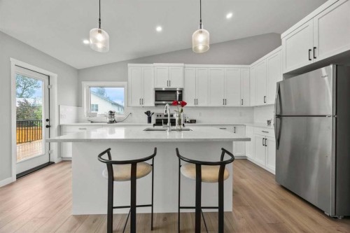 335 Sheep River Place, Okotoks, AB - Indoor Photo Showing Kitchen With Upgraded Kitchen