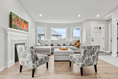 335 Sheep River Place, Okotoks, AB - Indoor Photo Showing Living Room