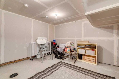718 Cranbrook Walk Se, Calgary, AB - Indoor