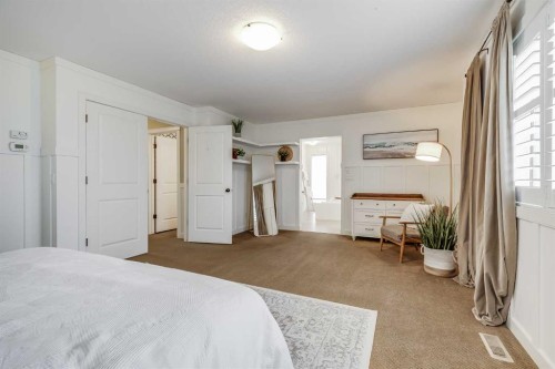 153 Cranridge Terrace Se, Calgary, AB - Indoor Photo Showing Bedroom