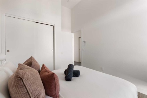 1803-730 2 Avenue Sw, Calgary, AB - Indoor Photo Showing Bedroom