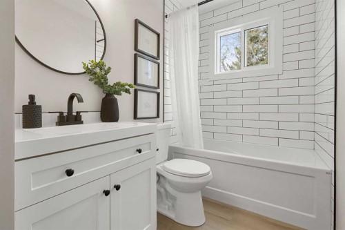 347 Queensland Drive Se, Calgary, AB - Indoor Photo Showing Bathroom