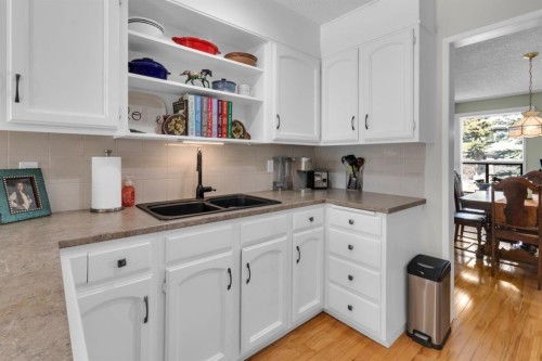 15 Coach Manor Rise Sw, Calgary, AB - Indoor Photo Showing Kitchen With Double Sink