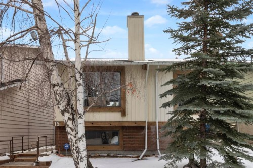 15 Coach Manor Rise Sw, Calgary, AB - Outdoor