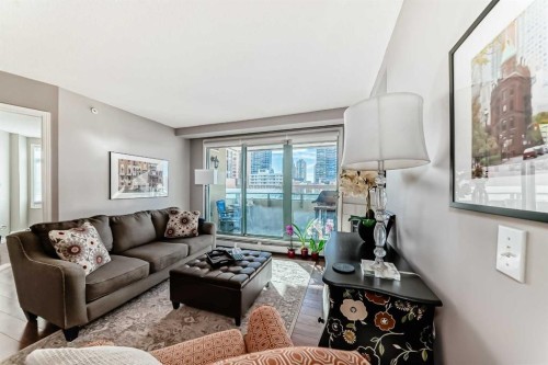 306-1121 6 Avenue Sw, Calgary, AB - Indoor Photo Showing Living Room