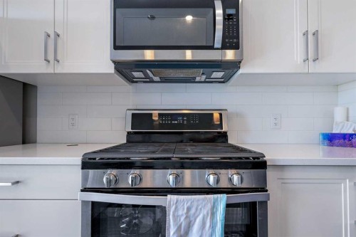 100 Copperstone Villas Se, Calgary, AB - Indoor Photo Showing Kitchen