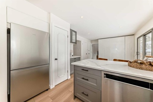 9611 Palisan Place Sw, Calgary, AB - Indoor Photo Showing Other Room