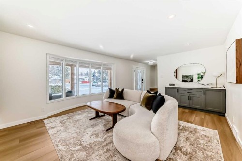 9611 Palisan Place Sw, Calgary, AB - Indoor Photo Showing Living Room