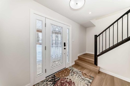 9611 Palisan Place Sw, Calgary, AB - Indoor Photo Showing Other Room