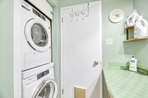 712 Kingsmere Crescent Sw, Calgary, AB - Indoor Photo Showing Laundry Room