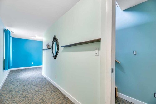 712 Kingsmere Crescent Sw, Calgary, AB - Indoor Photo Showing Other Room