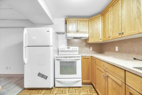 712 Kingsmere Crescent Sw, Calgary, AB - Indoor Photo Showing Kitchen