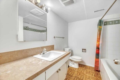 712 Kingsmere Crescent Sw, Calgary, AB - Indoor Photo Showing Bathroom