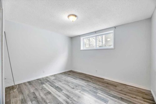 712 Kingsmere Crescent Sw, Calgary, AB - Indoor Photo Showing Other Room