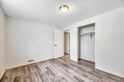 712 Kingsmere Crescent Sw, Calgary, AB - Indoor Photo Showing Other Room