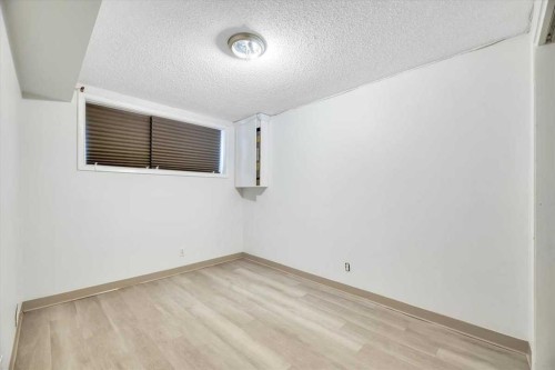 712 Kingsmere Crescent Sw, Calgary, AB - Indoor Photo Showing Other Room