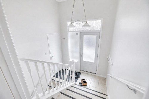 712 Kingsmere Crescent Sw, Calgary, AB - Indoor Photo Showing Other Room