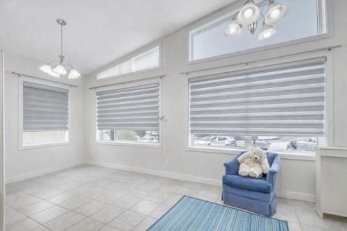 712 Kingsmere Crescent Sw, Calgary, AB - Indoor Photo Showing Other Room