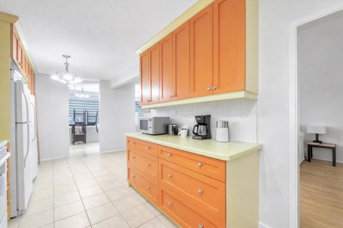 712 Kingsmere Crescent Sw, Calgary, AB - Indoor Photo Showing Kitchen