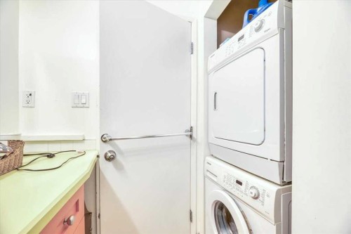 712 Kingsmere Crescent Sw, Calgary, AB - Indoor Photo Showing Laundry Room