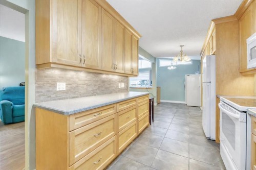 712 Kingsmere Crescent Sw, Calgary, AB - Indoor Photo Showing Kitchen