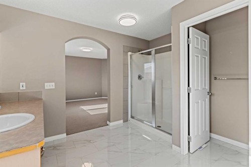 138 Saddlecrest Park Ne, Calgary, AB - Indoor Photo Showing Bathroom
